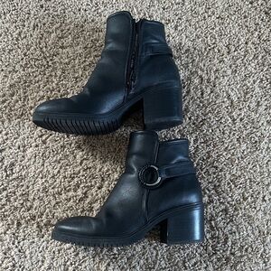 Bear Traps Black Women's Ankle Boot with Decorative Ring
